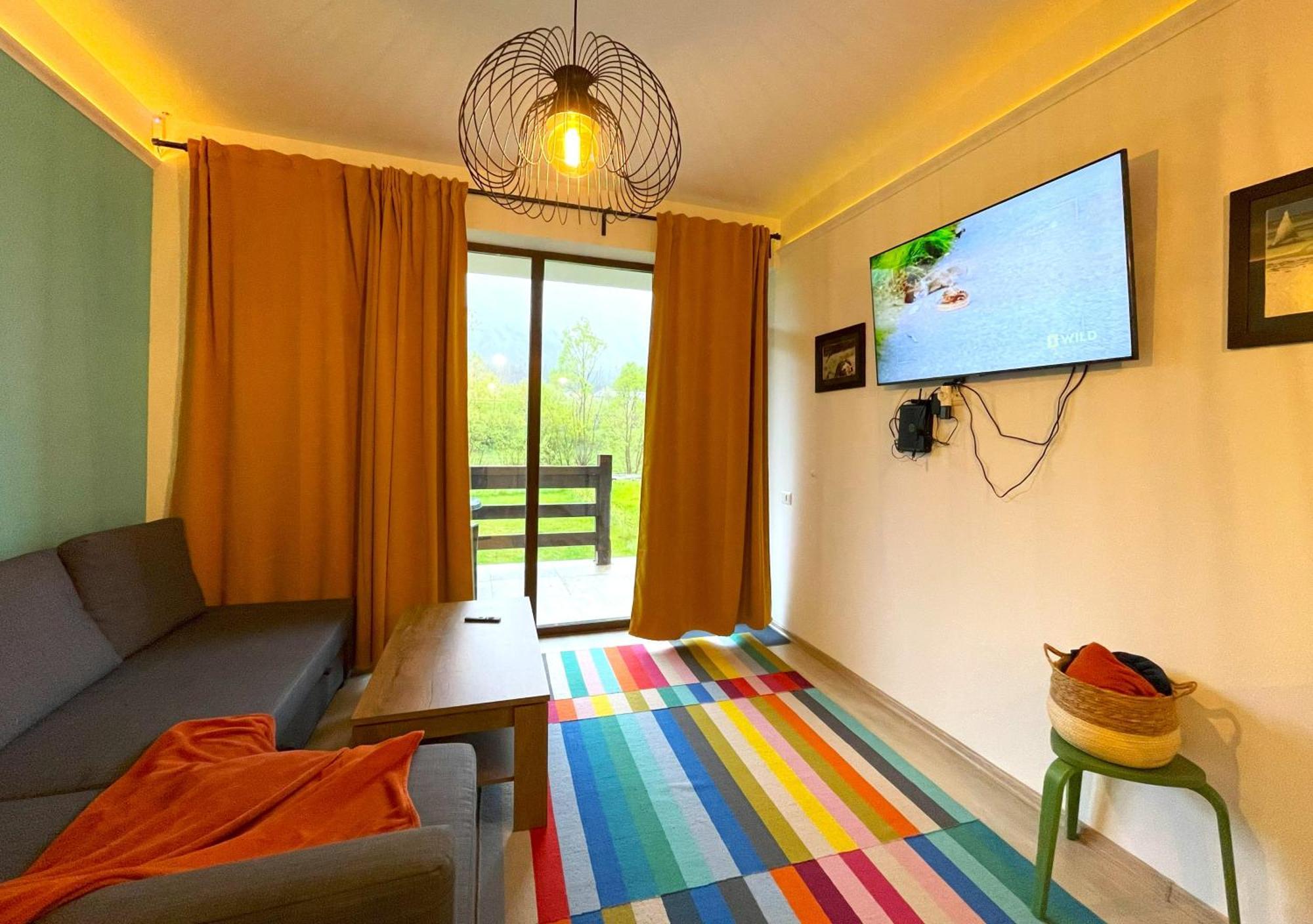 Cozy Riverfront Apartments With Garden And Mountain View Busteni Exterior photo