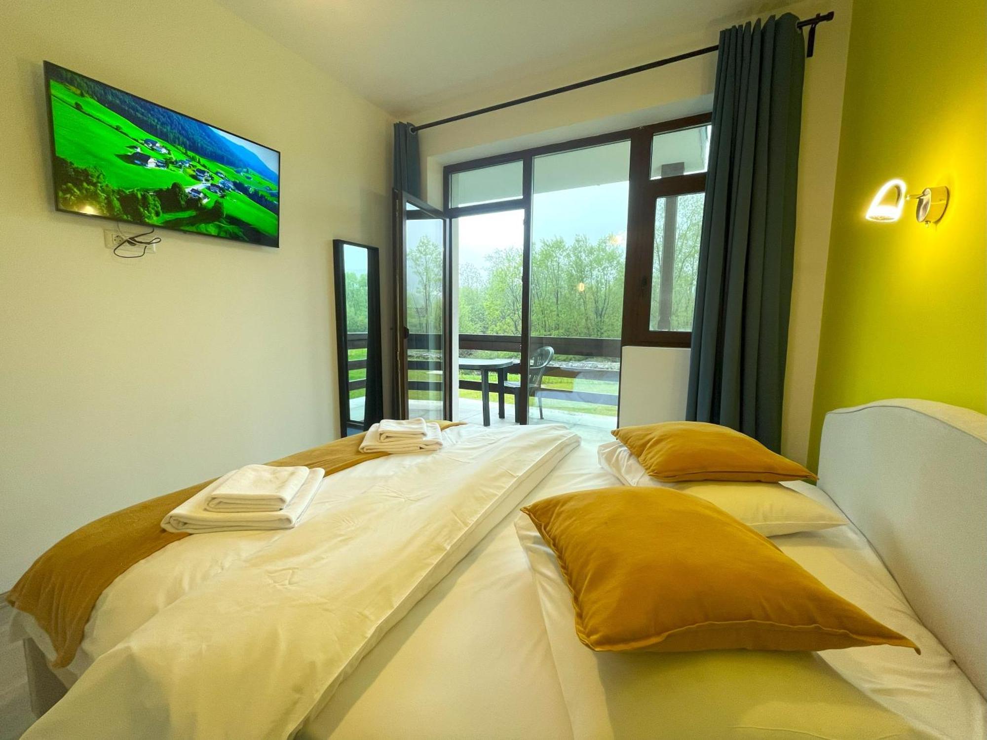 Cozy Riverfront Apartments With Garden And Mountain View Busteni Exterior photo