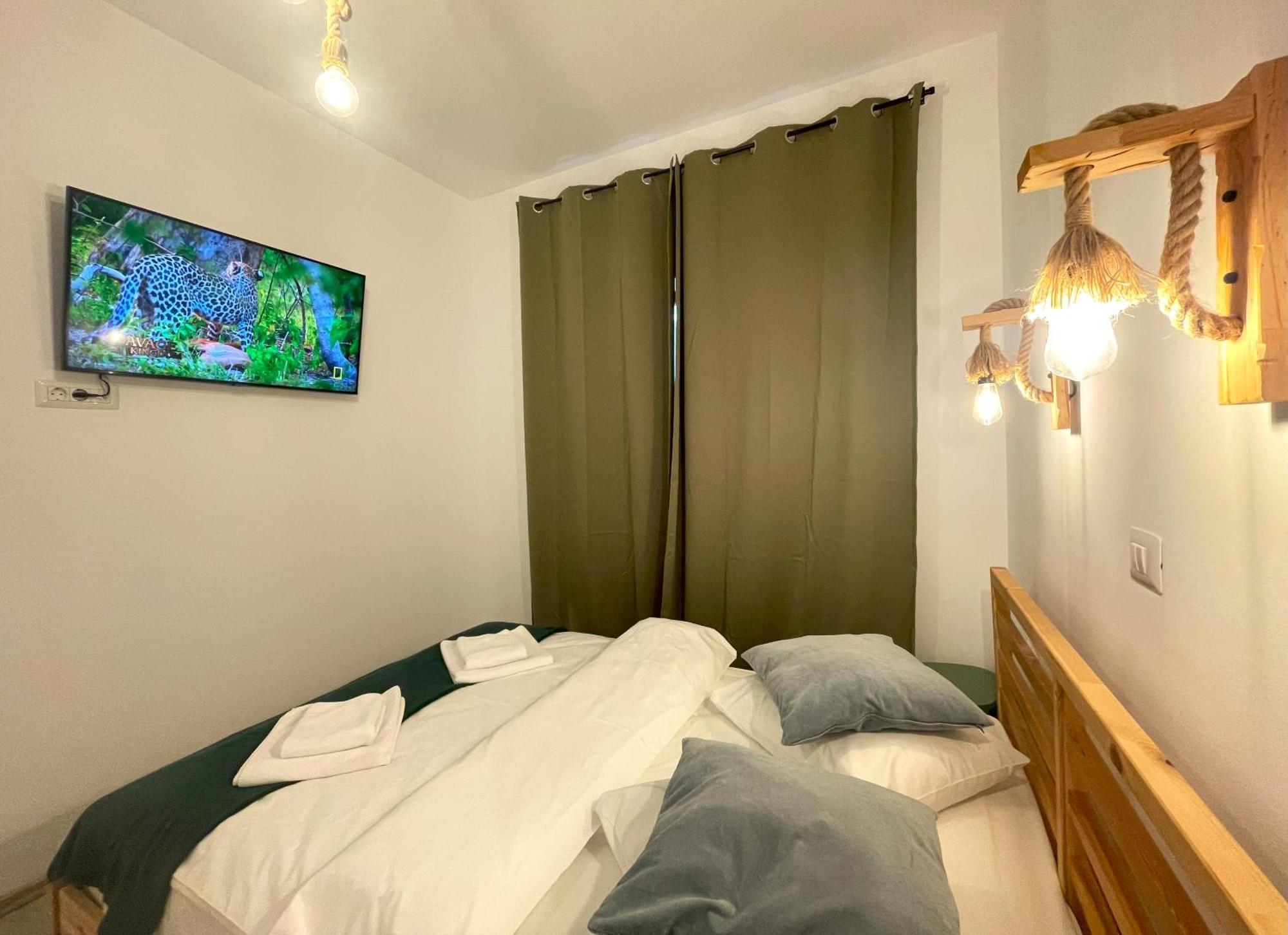 Cozy Riverfront Apartments With Garden And Mountain View Busteni Exterior photo